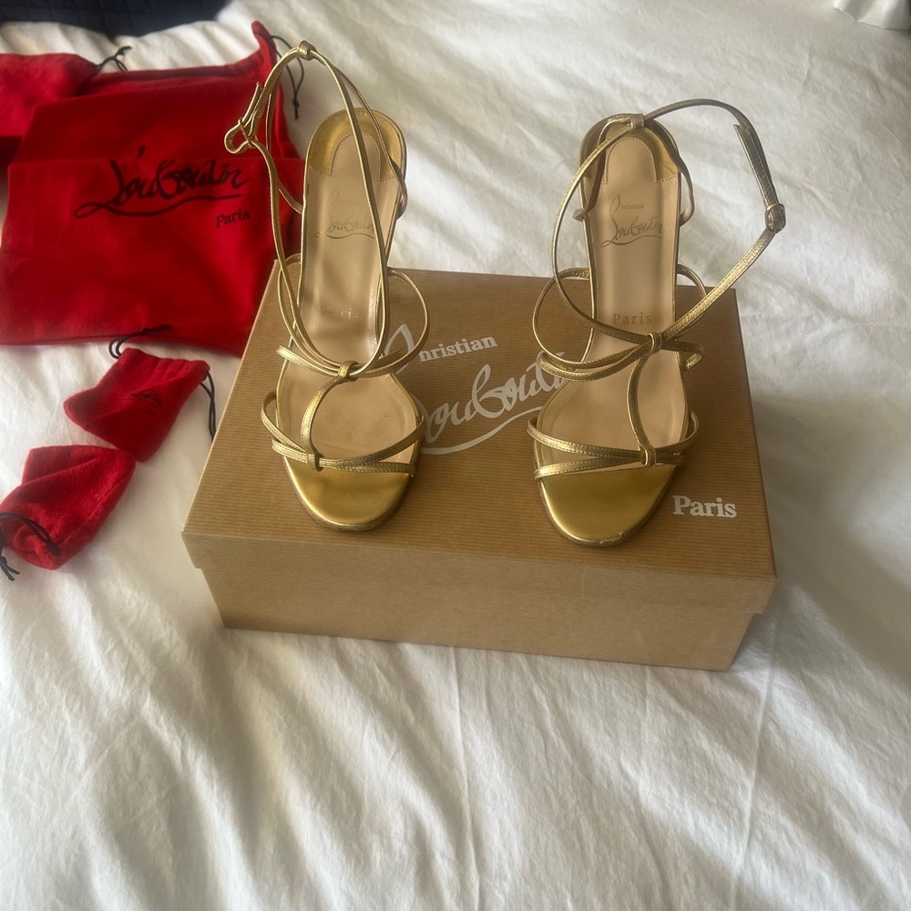 In box w/cloth bags Christian Louboutin gold heels size 37.5, w/additional heels